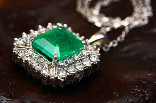 Emeralds: The Enchanting Gems of Hope and Renewal - Avani Jewelry